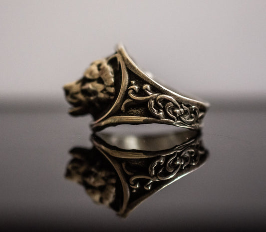 The Old Bear Ring image 1