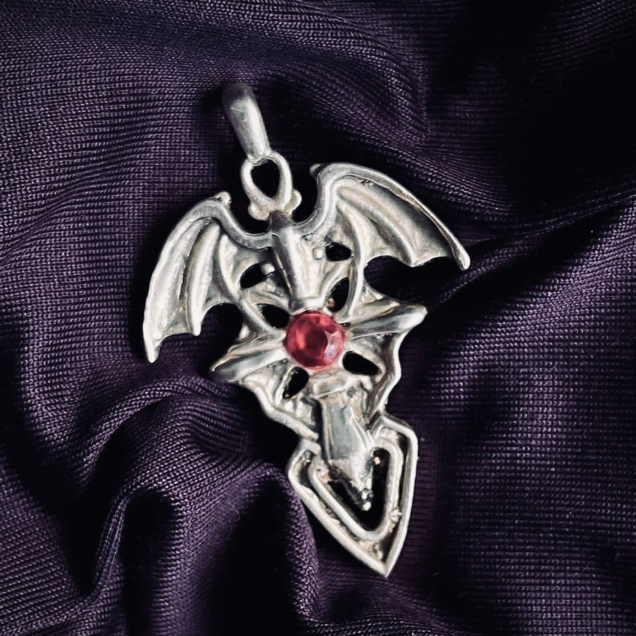 Vampire’s Pendant image 0