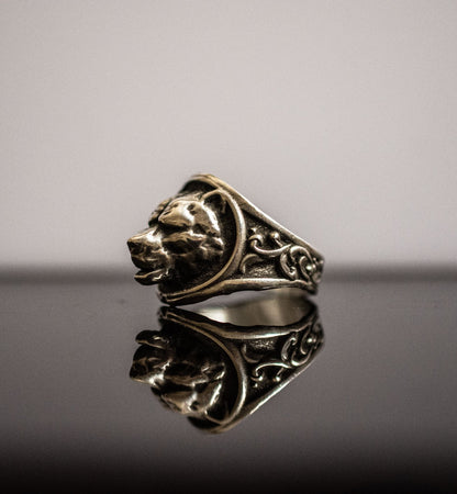 The Old Bear Ring image 3
